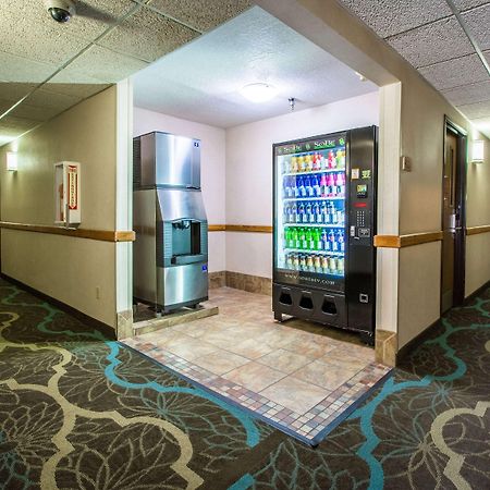 Quality Inn & Suites University Ларами Экстерьер фото