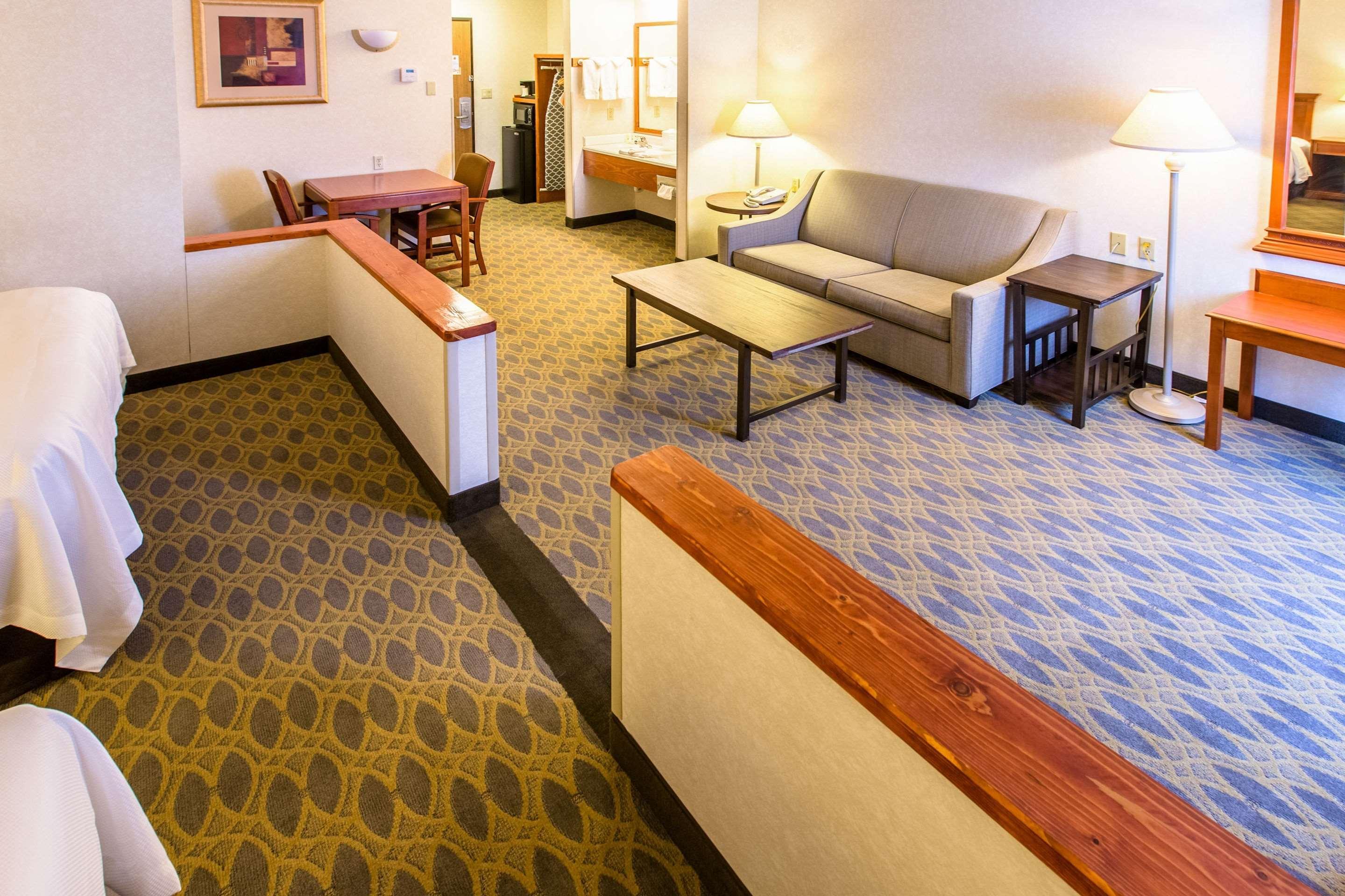 Quality Inn & Suites University Ларами Экстерьер фото