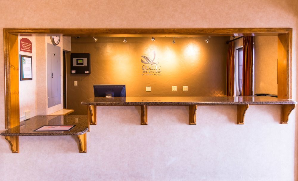 Quality Inn & Suites University Ларами Экстерьер фото